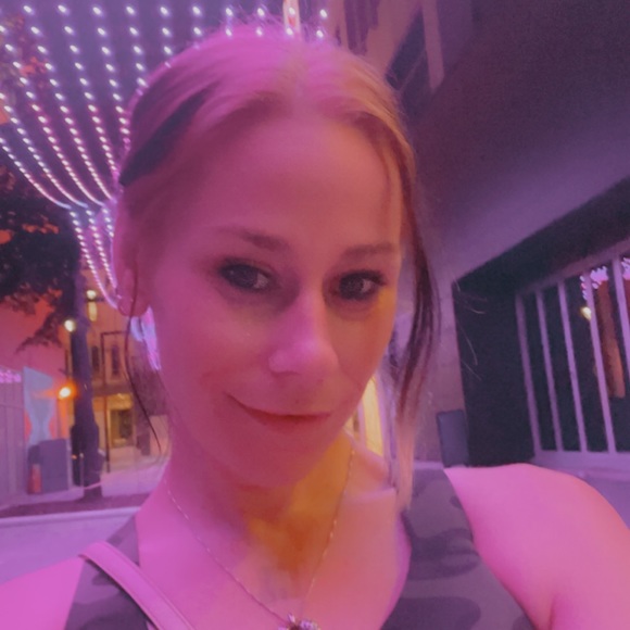 Meet your Posher, Ashley - Picture 1 of 1